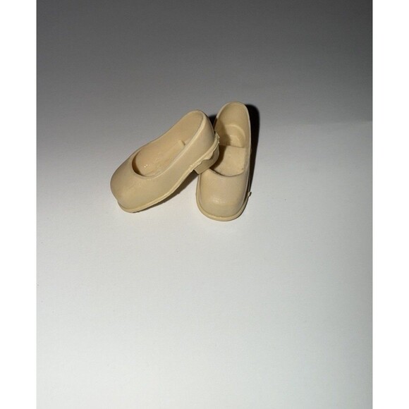 Vintage Sindy Marx Doll Shoes Off White Heels 1970s 1980s Original Accessory - Picture 10 of 12
